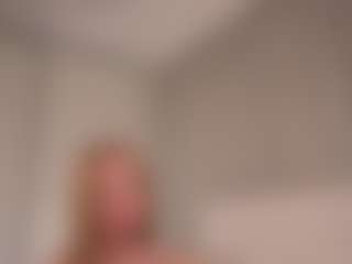 Live cam show with Ellie - Camel Toe on Camsoda