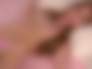 Live cam show with Ellie - Skinny on livesuperchat.net