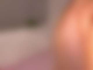 Live cam show with Ellie - Petite Teen (18+) on pussylord.com