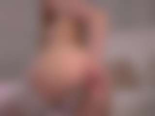 Live cam show with Ellie - College on Hubzter Live