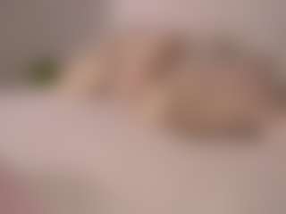 Live cam show with Ellie - Average on xblisslive.com