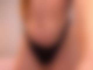 Live cam show with Ellie - Average on boobsie.com