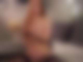 Live cam show with Ellie - Camel Toe on infinitiblacc.com