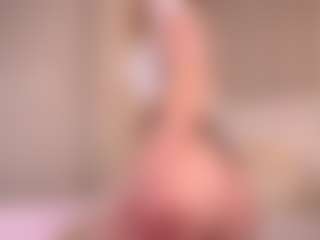 Live cam show with Ellie - Skinny on Instabang