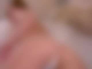 Live cam show with Ellie - Red Hair on StripNow