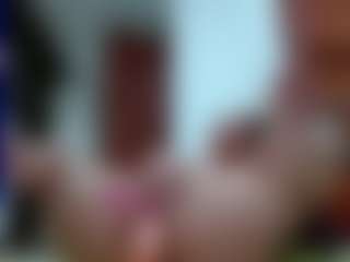 Live cam show with hannasohiia - Flashing on CamClone