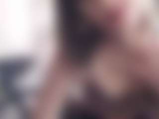 Live cam show with MegiDesire - Smoke on madthumbs