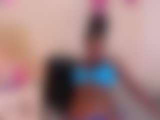 Live cam show with SARAA-COLLIINS - Thick on Stripli.com