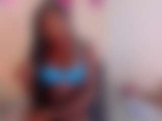 Live cam show with SARAA-COLLIINS - Flashing on friskycurves.com