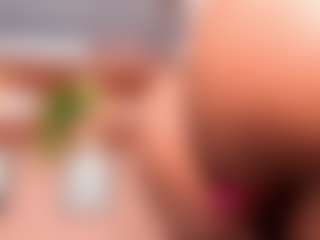 Live cam show with SofiaBennett - Blowjob on Fapmatic.com