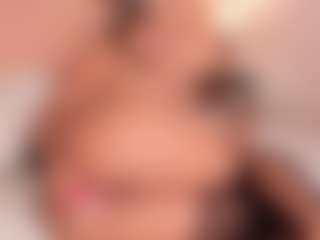Live cam show with SofiaBennett - Small Tits on Uber Horny