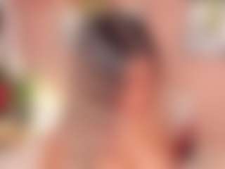 Spettacolo in cam dal vivo con SofiaBennett - Curvy Teen (18+) su Camsoda