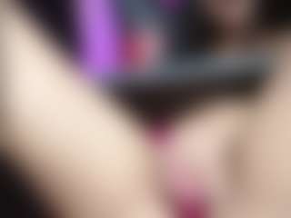 Live cam show with Eimy - Fingers on Camsoda