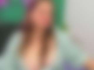 Show de cam en direct avec MonikaCharming - Striptease sur Camsoda