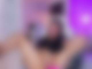 Live cam show with AdelNesbitt - Sexy on Camsoda