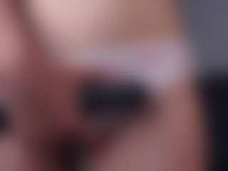 Live cam show with NeldaGault - Green Eyes on Milfs Live