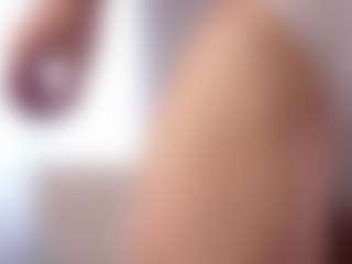 Live cam show with NeldaGault - Skinny on Camming Site