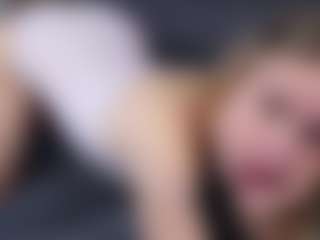 Live cam show with NeldaGault - Green Eyes on UwU Esports
