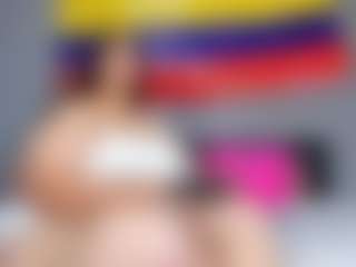 Live cam show with Charlotte-curvy - Moaning on intimatelivegirls.com