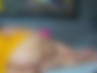 Live cam show with Charlotte-curvy - Tittyfuck on StripNow