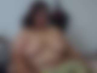 Charlotte-curvy MILF webcam performer live streaming