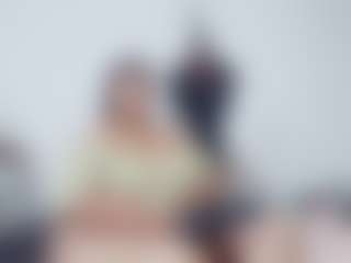 Live cam show with Charlotte-curvy - Moaning on StripNow
