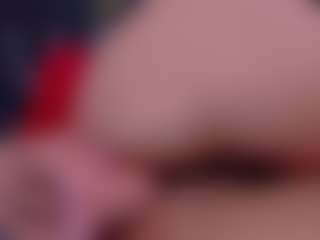 Live cam show with Eka-Urda - Hot on SxyPornLive