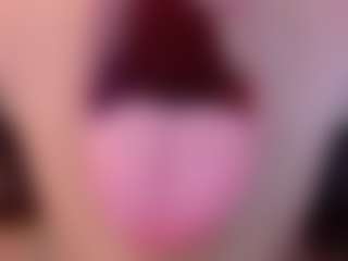 Live cam show with Eka-Urda - Middle Aged on Camsoda