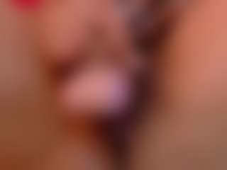 Live cam show with Eka-Urda - Public Brown Hair on CamSodaAdn