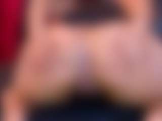 Eka-Urda MILF webcam performer live streaming