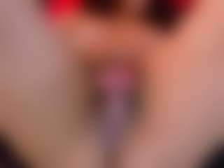 Live cam show with Eka-Urda - Brown Hair MILF on StripNow