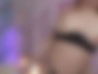 Live cam show with SilverrMoon - Flashing on livesuperchat.net
