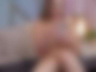 Live cam show with SilverrMoon - Blonde Hair Petite on Camsoda