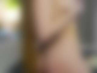 Live cam show with SilverrMoon - Tease Brown Hair on nudelive.tv