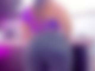 Live cam show with Emma-evaa - Green Eyes on xplaylive.com