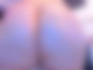 Live cam show with Emma-evaa - Camel Toe on madthumbs