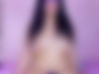 Live cam show with innocenthazel - Granny on Camiplay Live