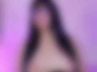 Live cam show with innocenthazel - Thick on Chatstar