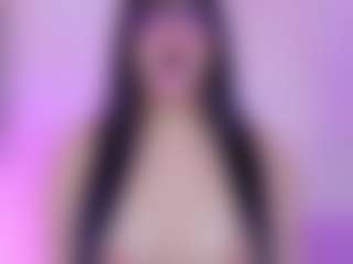 Live cam show with innocenthazel - Mature on CamClone