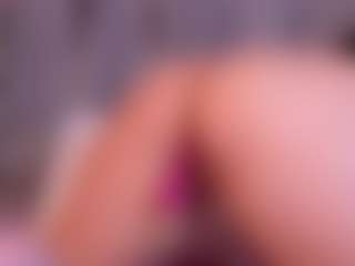 innocenthazel's Live Sex Cam Show