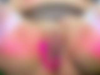 Live cam show with innocenthazel - Dildo on Dolls Live