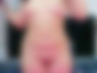 Live cam show with innocenthazel - Middle Aged on ObeyMaria