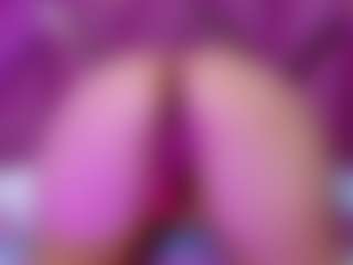 Live cam show with innocenthazel - Lush on Camsoda
