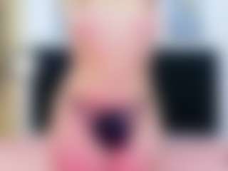 Live cam show with innocenthazel - Granny on 1on1-livenow