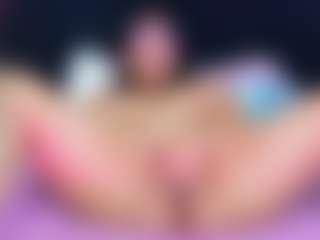 innocenthazel's Live Sex Cam Show
