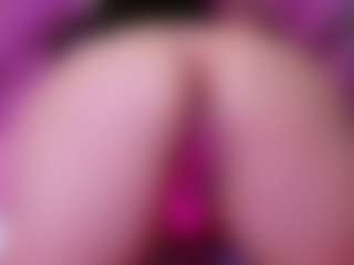 Live cam show with innocenthazel - Granny Big Tits on Streamer API