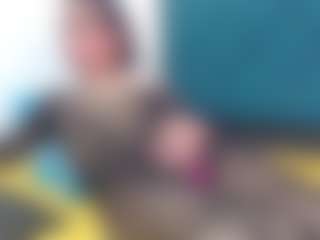 Live-Cam-Show mit Akemy - Smoking auf Camsoda
