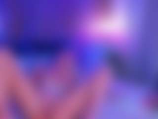 Live cam show with SashaSkyX - Moaning on SquirtSoMuch