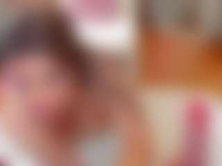 Live cam show with Bella-Posh - Ride on crypto-cams