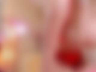 Live cam show with Bella-Posh - Kisses on Dolls Live